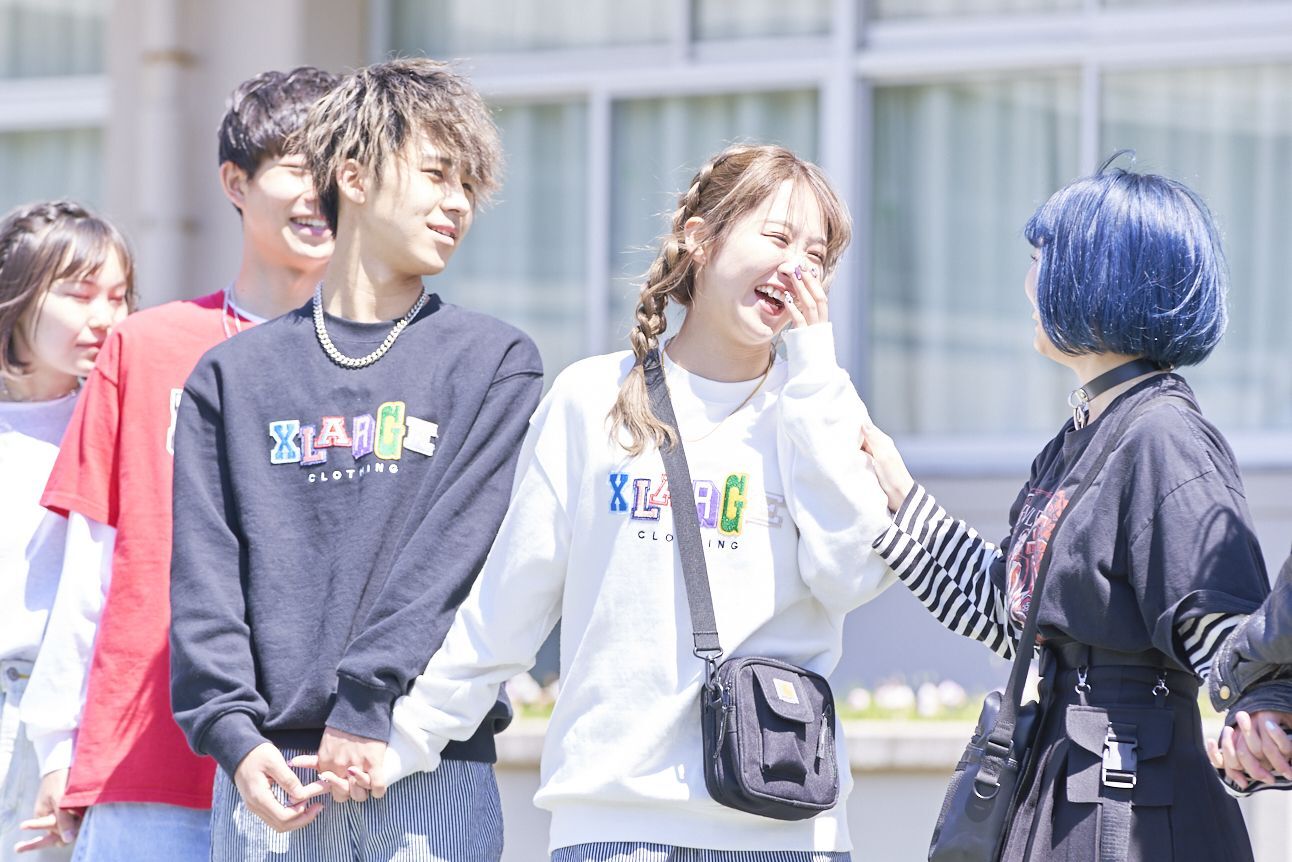 ハード系からお揃いコーデまで 話題のカップルが私服登校 一番オシャレなのは モデルプレス