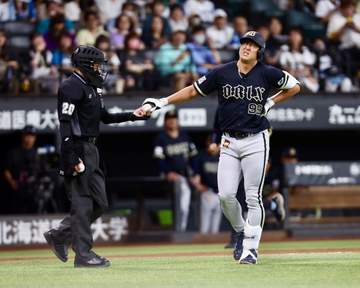 「その心意気、リスペクトです」「初めてみた」オリックス・杉本裕太郎の死球後の行動に反響 絶叫＆苦悶の表情もボール拾い審判へ「ラオウさん偉いな」「良い人すぎる」観客から拍手