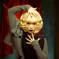 きゃりー扮する“きゃりーかむかむ”/「g.u.」新CM「ファッションモンスター the ファイナル」篇より