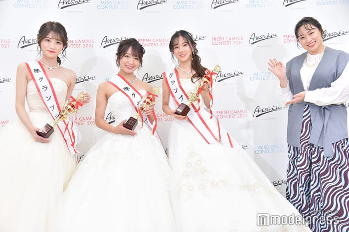 古本かほりさん、鈴木みゆうさん、友恵温香さん、丸山礼(C)モデルプレス