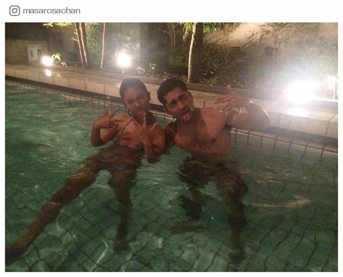 テラスハウス アーマン 政子カップル 水着姿でラブラブ2ショット 素敵 お似合い の声 モデルプレス テラスハウス アーマン 政子カップル 水着姿でラブラブ2ショット 素敵 お似合い の声 モデルプレス