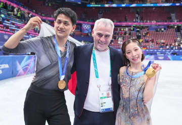 感涙の高橋成美さん 突如天然発言「ぬいぐるみくれないかな」で実況アナ爆笑 りくりゅう金メダルで感動コメント連発も