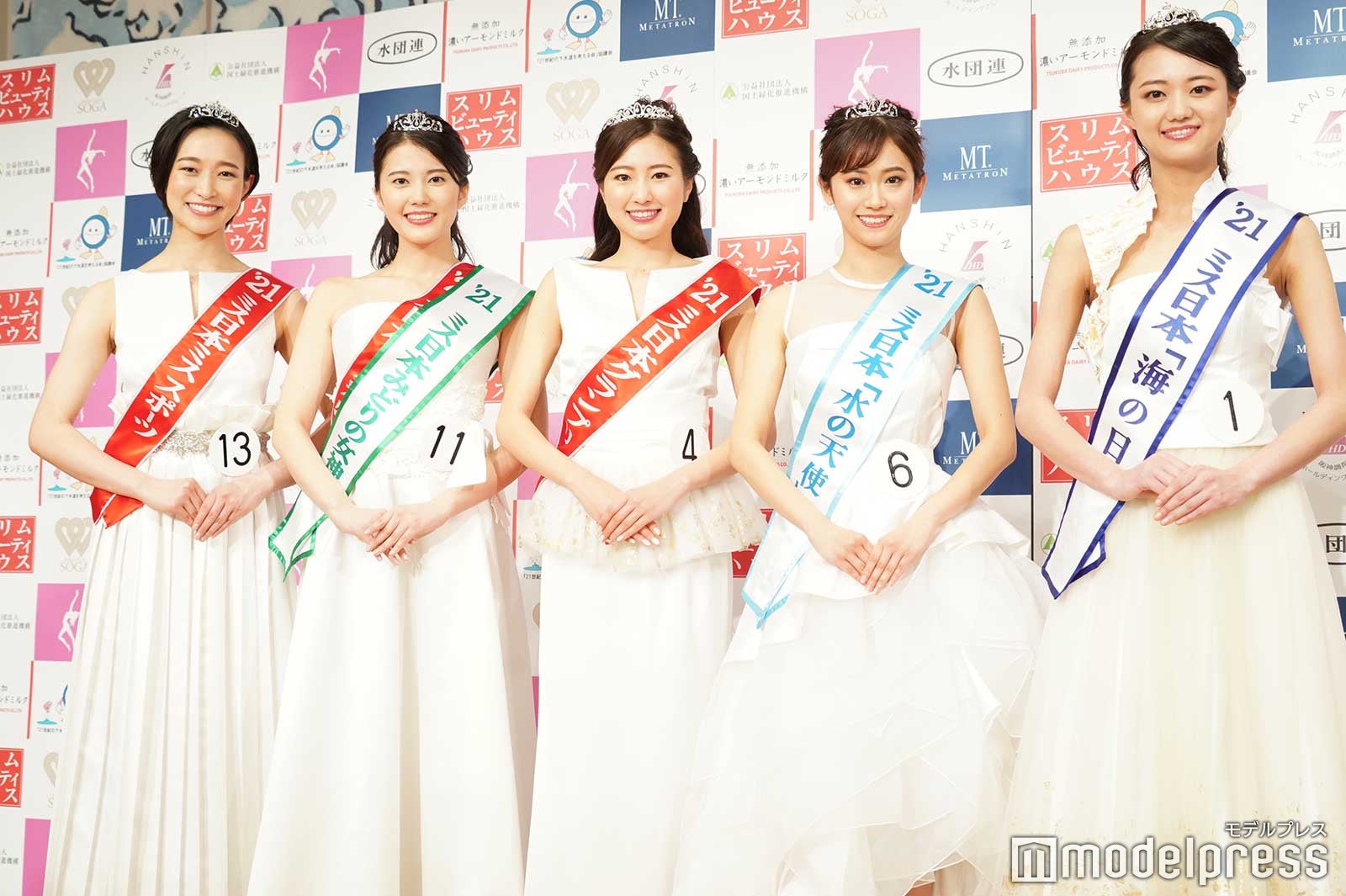 （左から）高垣七瀬さん、小林優希さん、松井朝海さん、嶺百花さん、吉田さくらさん （C）モデルプレス