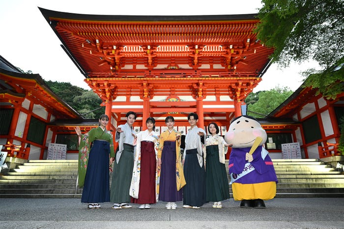 (左から)嵐莉菜、山時聡真、原菜乃華、當真あみ、齋藤潤、上白石萌音(C)日本テレビ