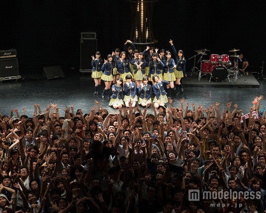 ライブハウスでミュージックビデオの撮影に挑んだHKT48（C）AKS