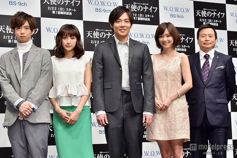 （左から）千葉雄大、藤本泉、小出恵介、倉科カナ、ラサール石井