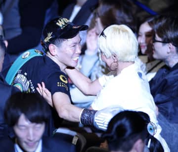 岩田翔吉、恩師・山本KID徳郁さん誕生日に世界王座奪還 山本美憂さんも歓喜の涙「喜んでいると思う」朝に墓参りで愛弟子の勝利予告