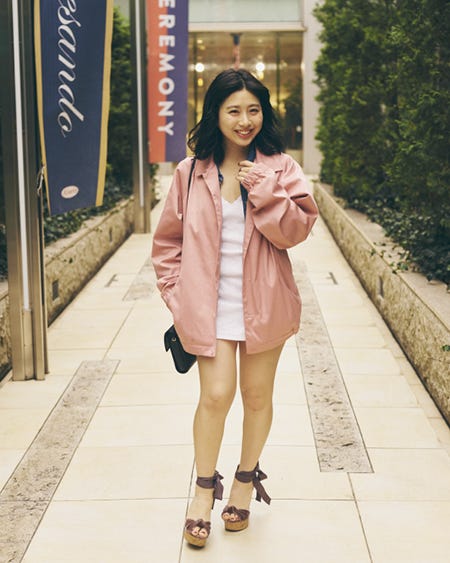 ミニワンピに大きめジャケット(C)TOPLOG