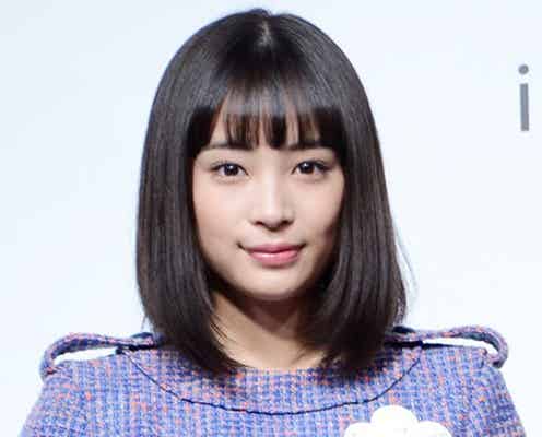 広瀬すず、上品な大人コーデで美脚披露 注目のファッションを語る