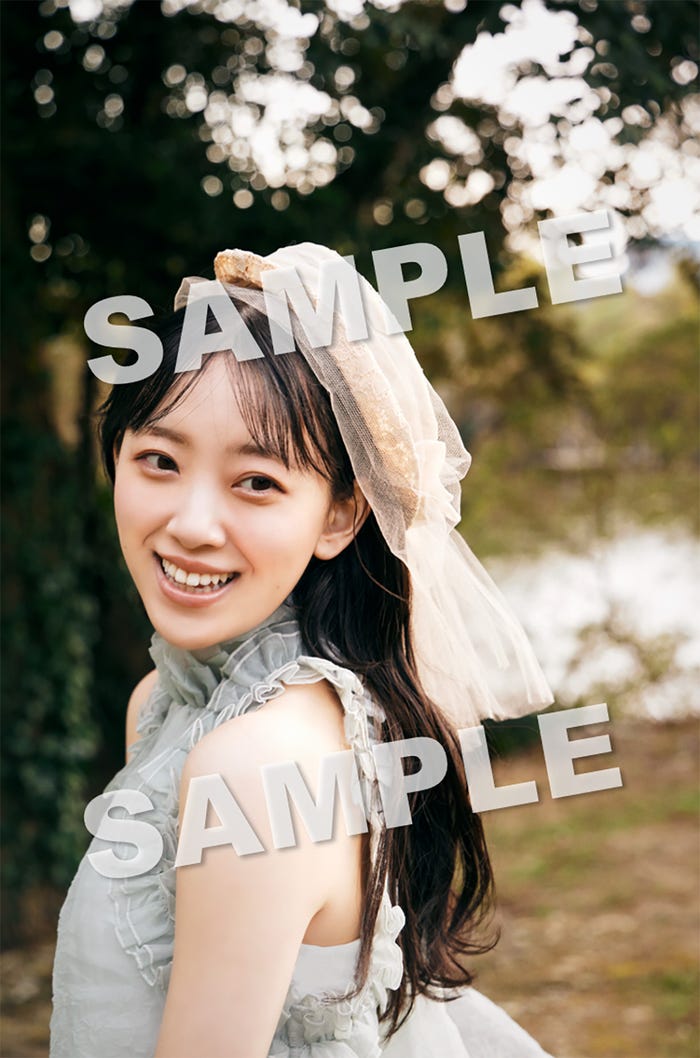 「堀未央奈卒業記念フォトブック」コーチャンフォー店頭/オンライン 限定ポストカード(C)主婦と生活社