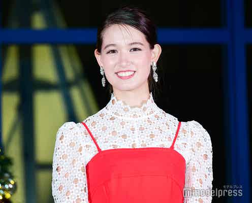 トラウデン直美、スリットから美脚チラリ クリスマスの予定明かす