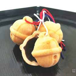 鈴もなかにこしあんをたっぷりつめた「八里」250円(税抜)/1房/画像提供:御菓子司 湯もち本舗 ちもと