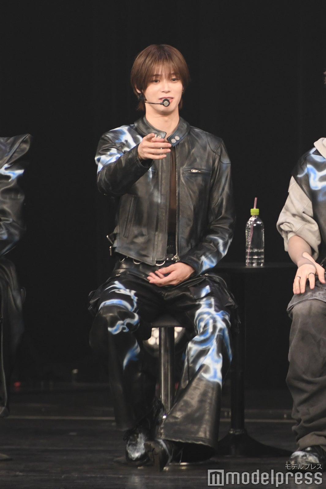 LUNEの叫び声が狼の遠吠えみたいだったと指摘するK（ケイ）（C）モデルプレス