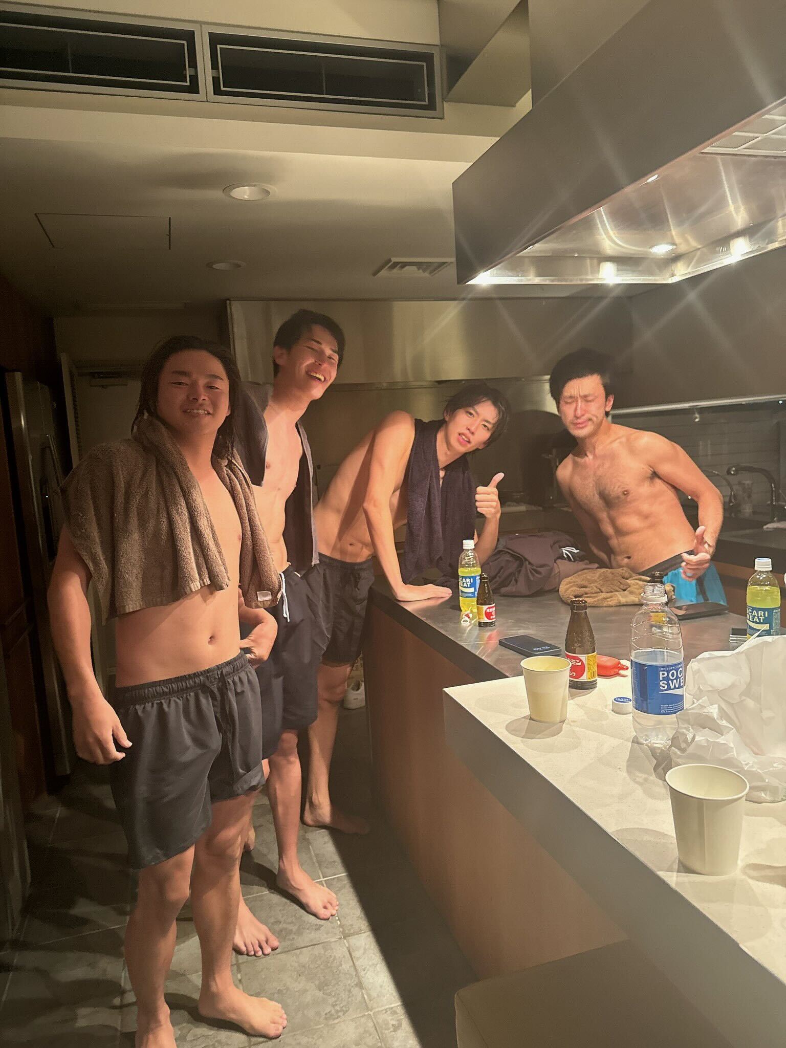 （左から）しばゆー、りょう、はじめしゃちょー、としみつ／はじめしゃちょーXより