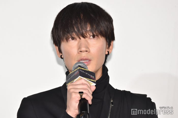 綾野剛(C)モデルプレス