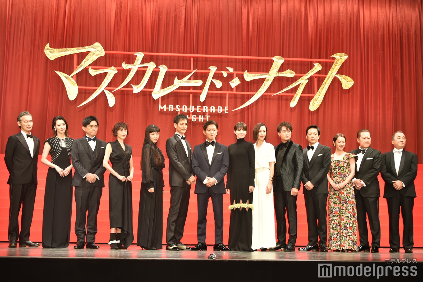 （左から）渡部篤郎、凰稀かなめ、博多華丸、高岡早紀、麻生久美子、沢村一樹、木村拓哉、長澤まさみ、木村佳乃、石黒賢、中村アン、石橋凌、鈴木雅之監督（C）モデルプレス