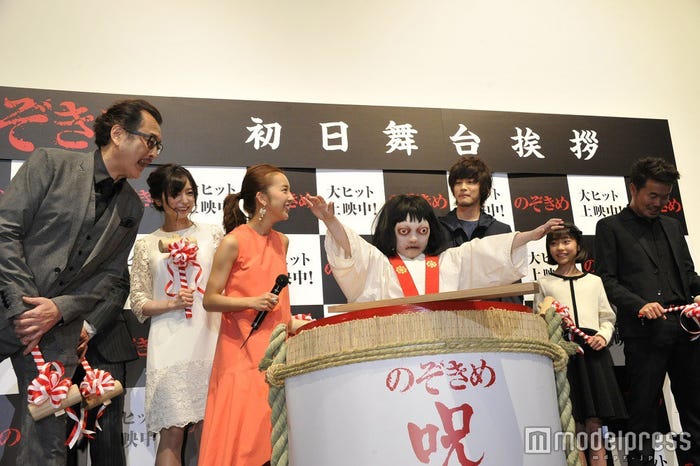 (左から)左から:吉田鋼太郎、玉城裕規、入来茉里、板野友美、白石隼也、石井心愛、三木康一郎監督