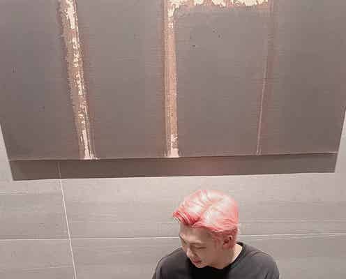 BTS・RM、ピンクヘア復活「こんなに似合う人いる？」「無敵ピンク」と反響