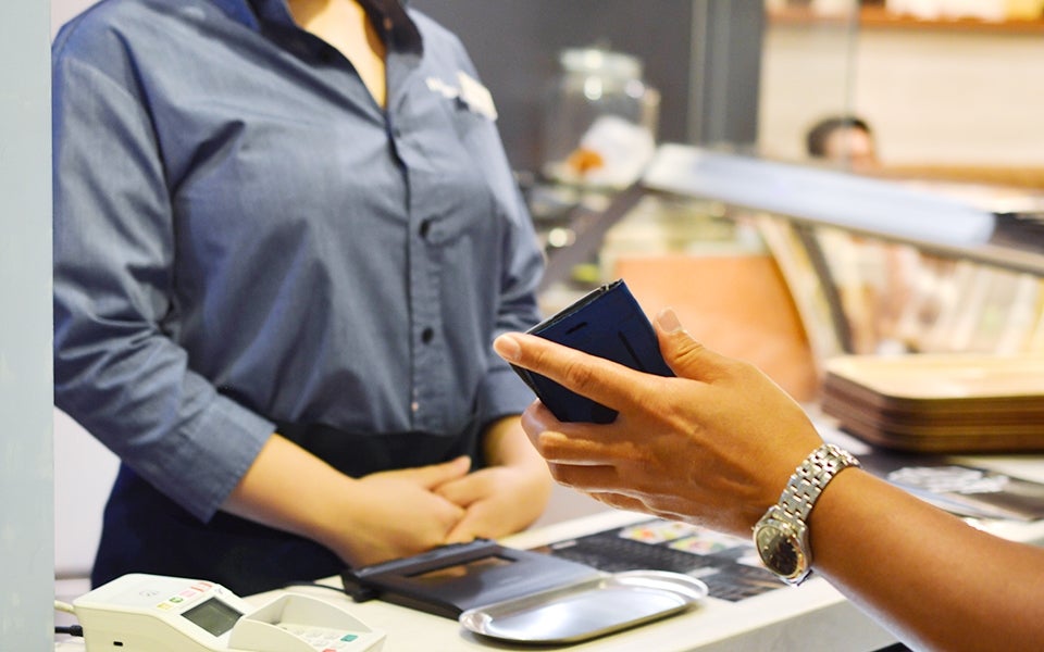 スマホで会員証を見せるだけで9種類から選んで飲むことができる／画像提供：フレックス