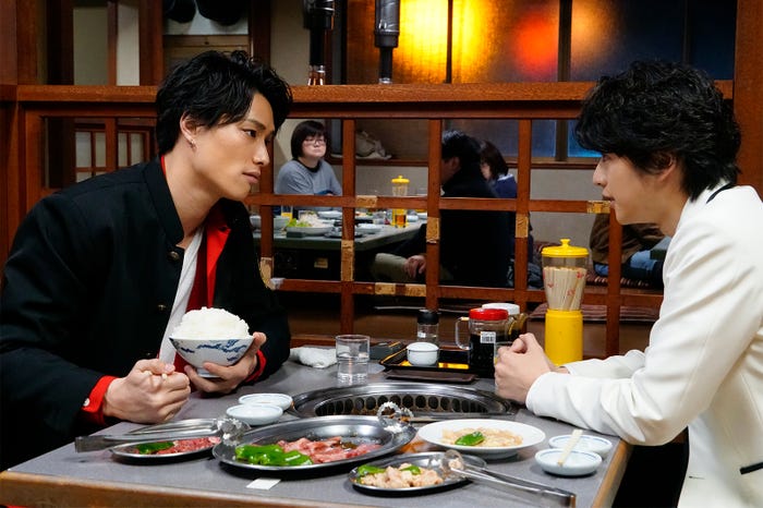 鈴木伸之、飯島寛騎(C)「PRINCE OF LEGEND」製作委員会(C) HI-AX All Rights Reserved.