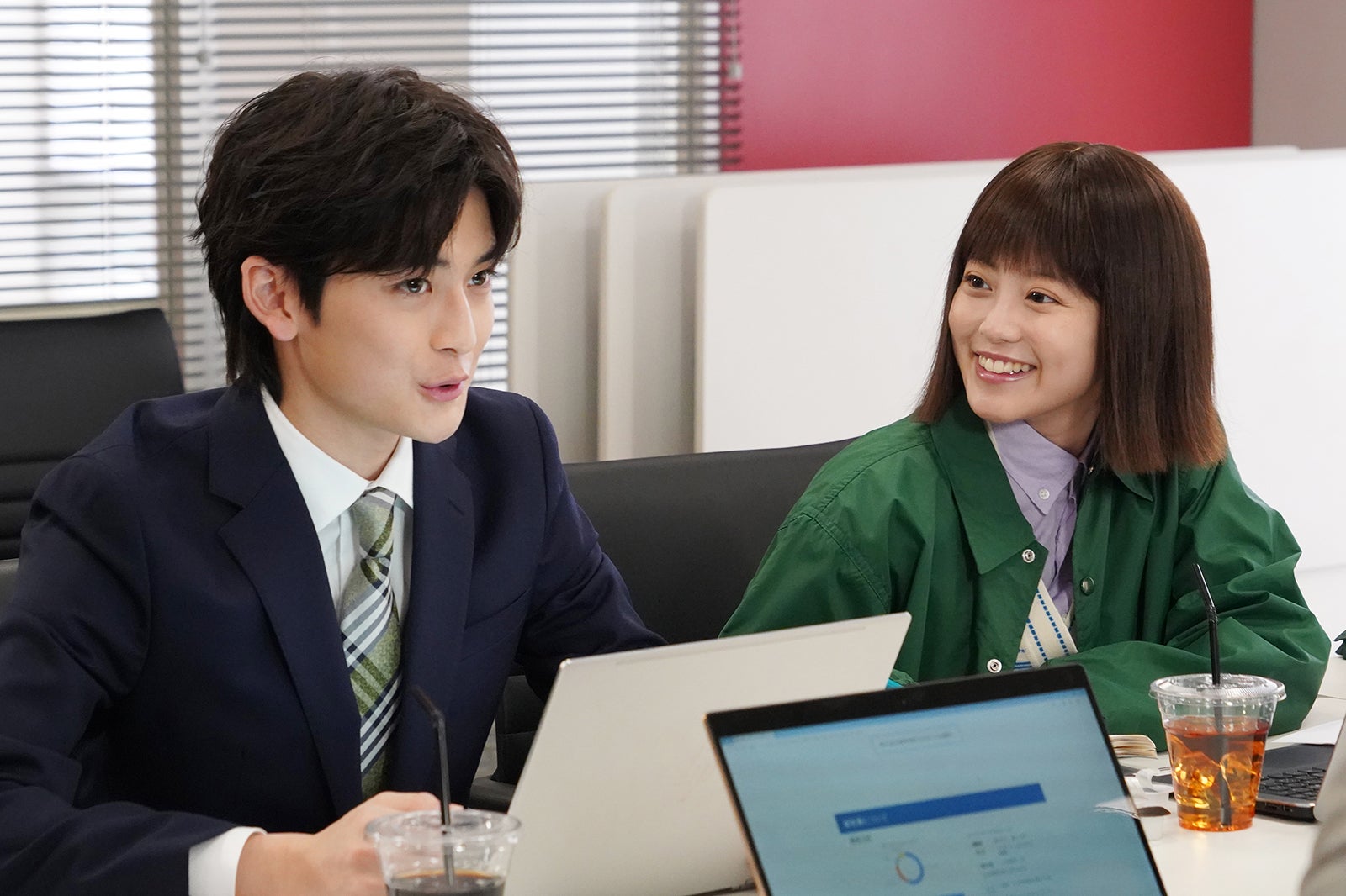 高橋文哉、今田美桜／「悪女（わる）～働くのがカッコ悪いなんて誰が言った？～」第6話より（C）日本テレビ