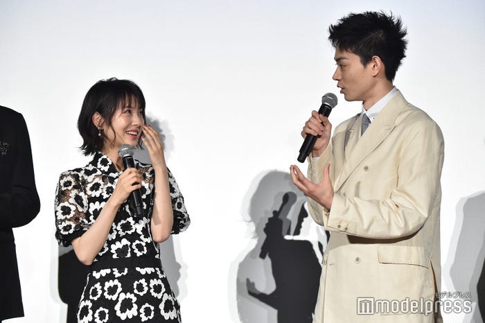 浜辺美波、菅田将暉(C)モデルプレス