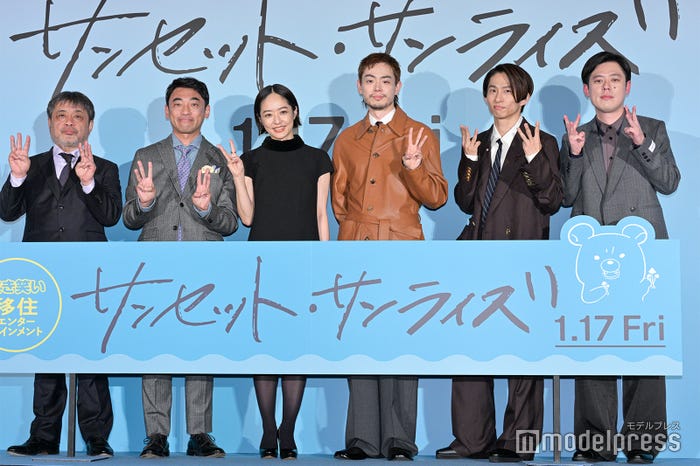 (左から)岸善幸監督、⼭本浩司、井上真央、菅田将暉、三宅健、好井まさお(C)モデルプレス