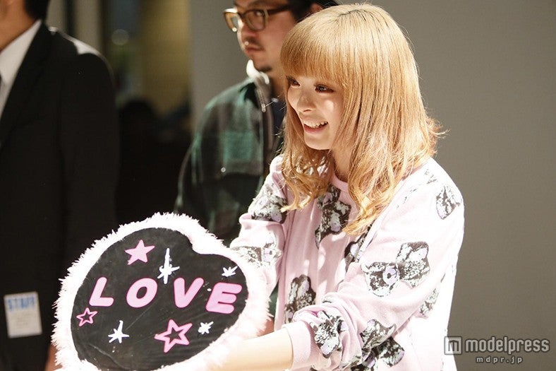 握手会も開催したきゃりーぱみゅぱみゅ（C）Aki Ishii