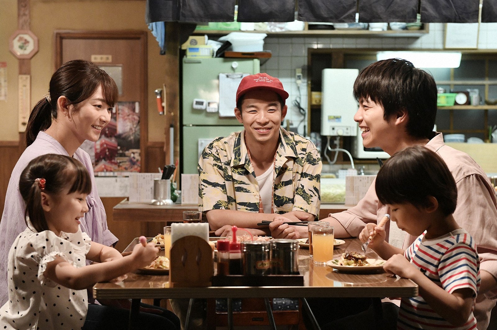 宮崎莉里沙、木村文乃、仲野太賀、重岡大毅、佐藤遙灯「＃家族募集します」第1話より（C）TBS