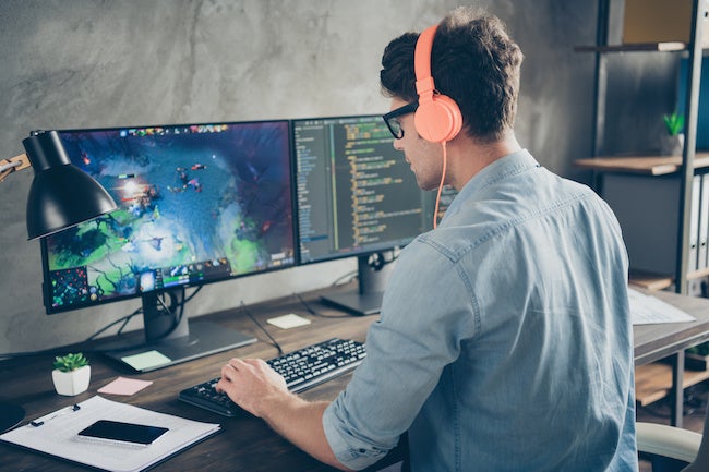 趣味に夢中すぎる彼...私にも夢中になって欲しい！ゲーマー彼氏を攻略する方法とは