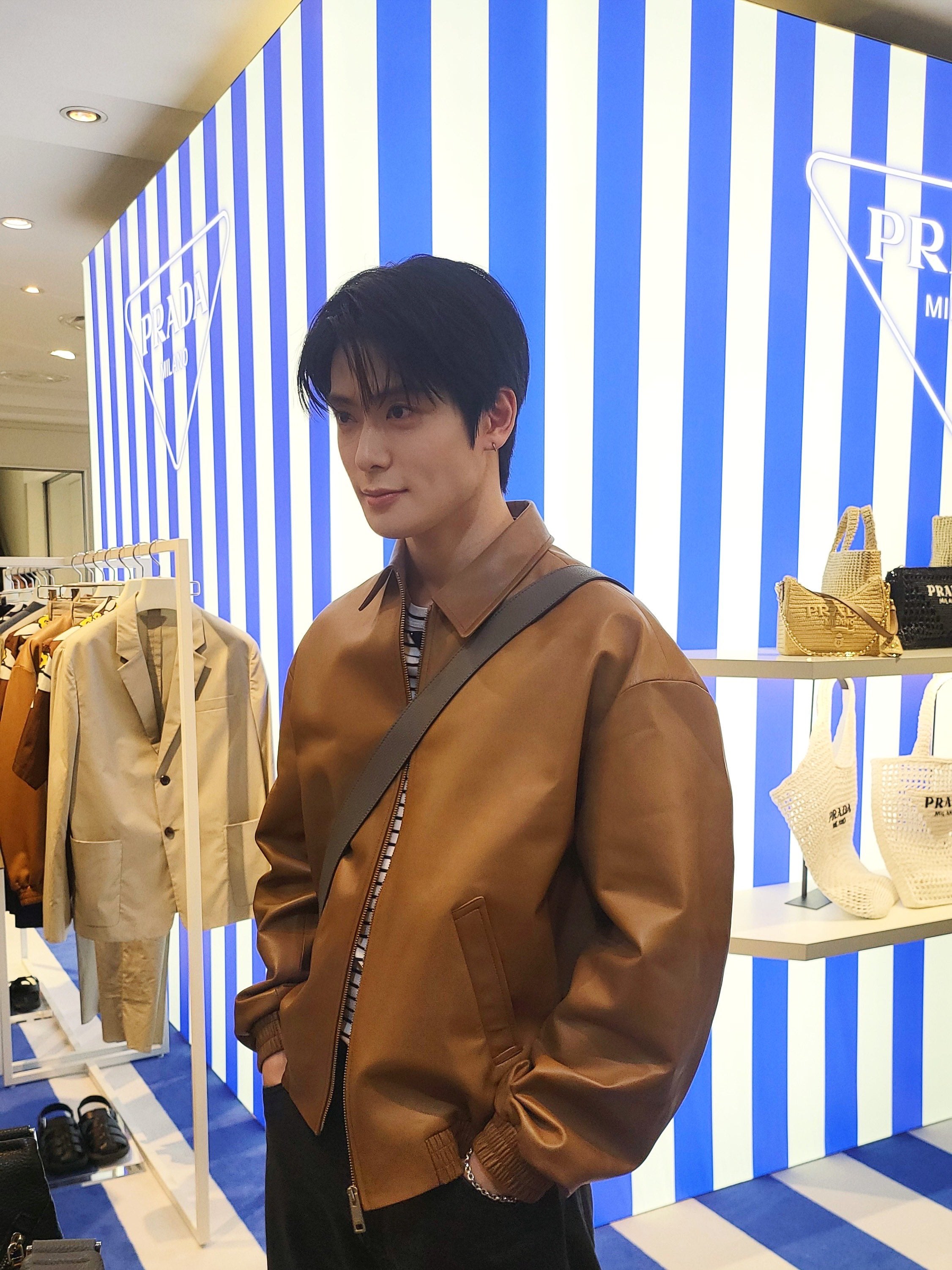 NCT 127ジェヒョン、久々黒髪姿公開 歓喜の声続々「やっぱり似合う」「本当にかっこいい」