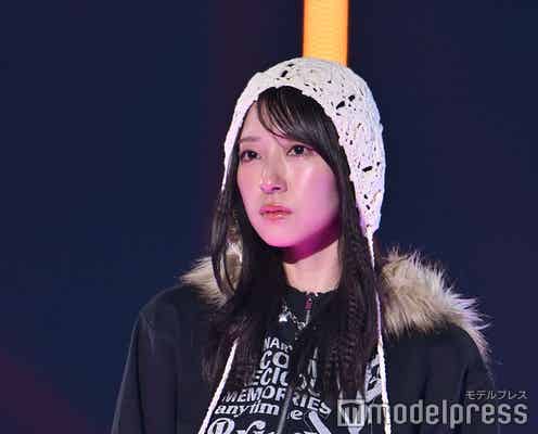 日向坂46金村美玖、跳ね上げアイラインがキュート トレンド取り入れた秋冬スタイル【TGC2025A/W】