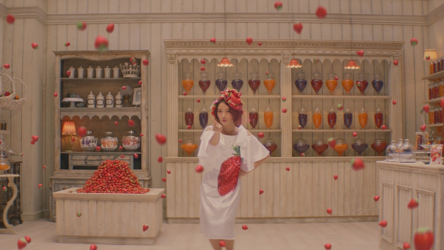 石原さとみ／新CMより（提供写真）