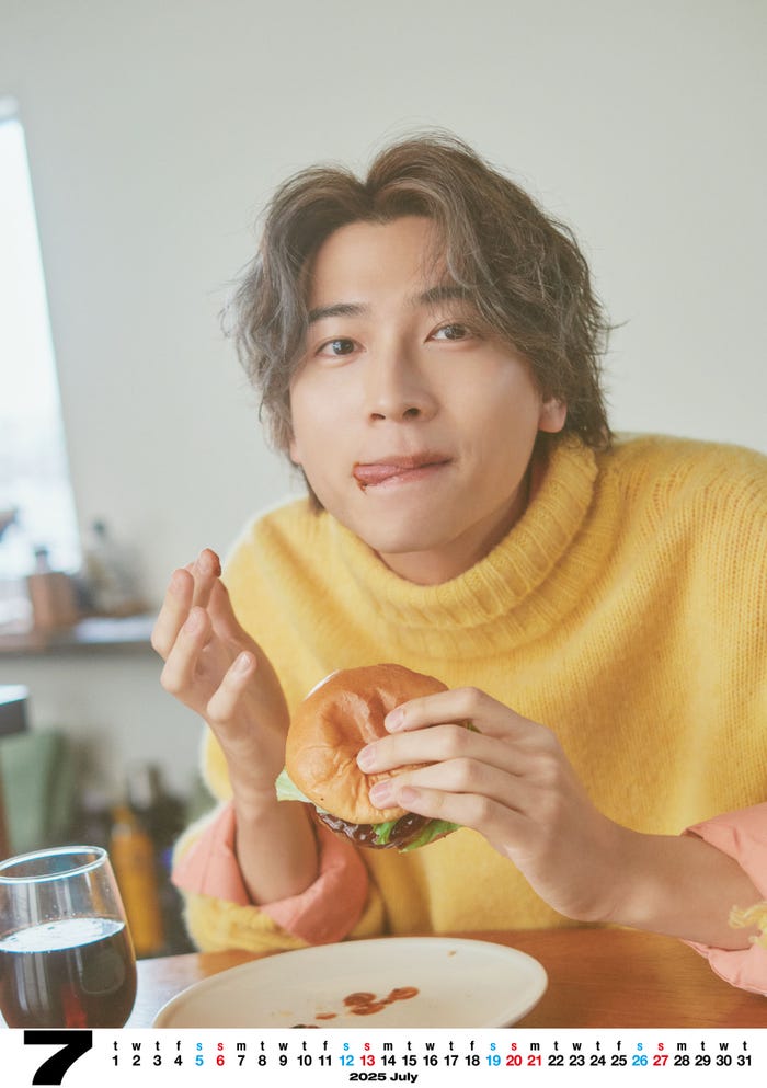 『庄司浩平 2025.4-2026.3カレンダー』より(提供写真)