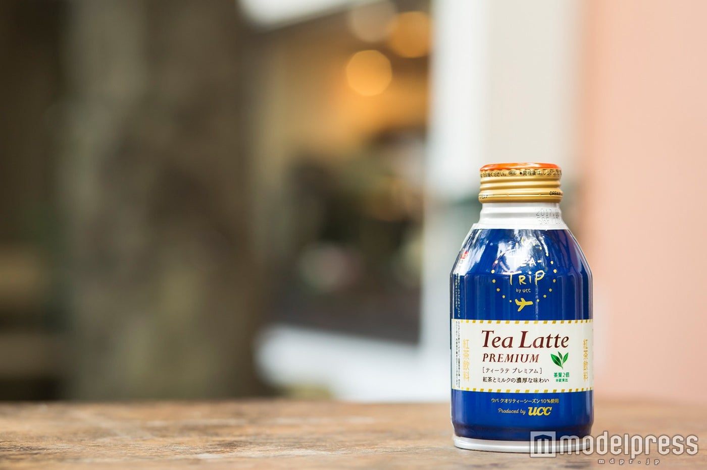 TEA-TRiP TEA LATTE PREMIUM／高級感のあるロイヤルブルーの缶