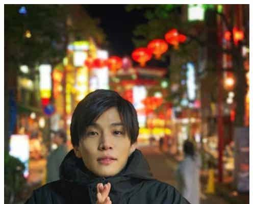 EXILE岩田剛典、“彼氏感溢れる”寒がりショットに反響「デートしているみたい」