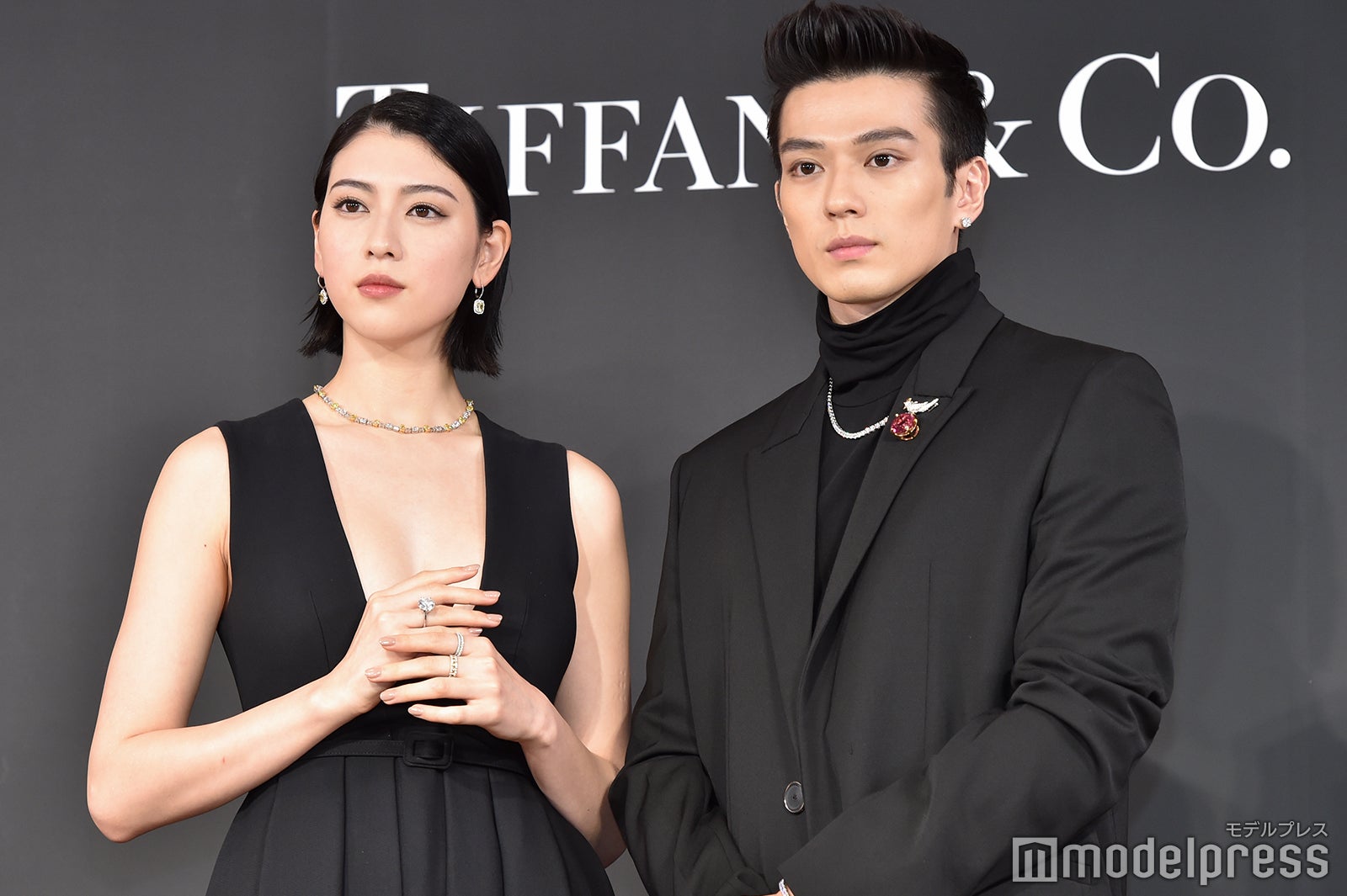 三吉彩花、新田真剣佑（C）モデルプレス