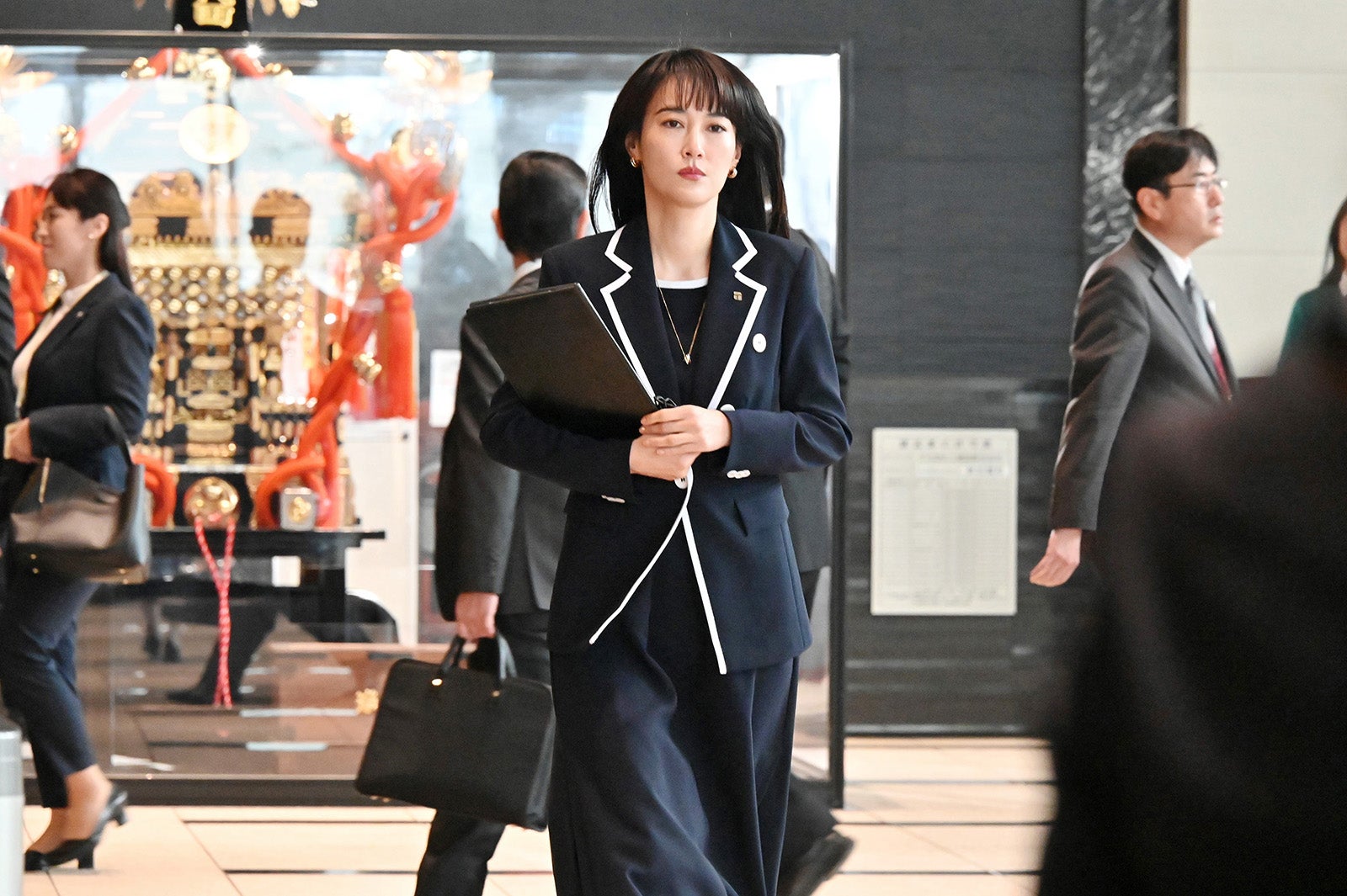 菊地凛子「花咲舞が黙ってない」第1話より（C）日本テレビ