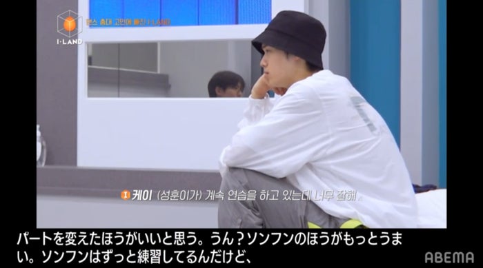 ジェイとソンフンを替えるべきか悩むケイ(C) AbemaTV, Inc.