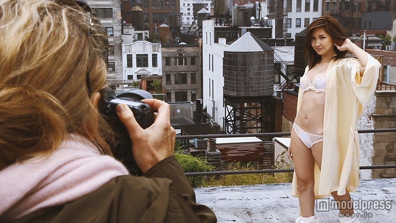 紗栄子／メイキングムービーより