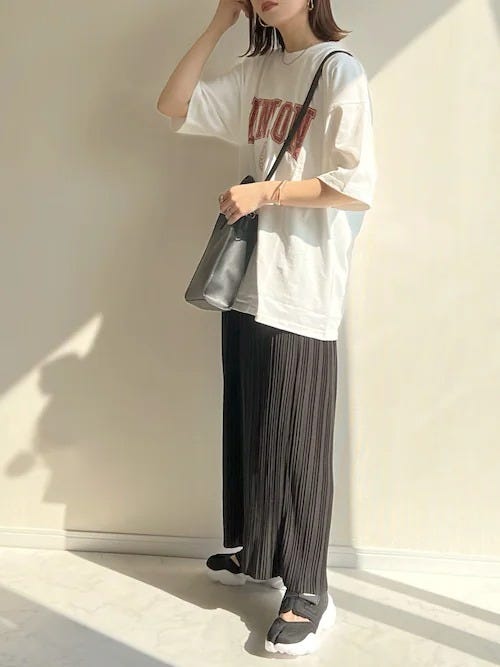 モノトーンコーデ 白t
