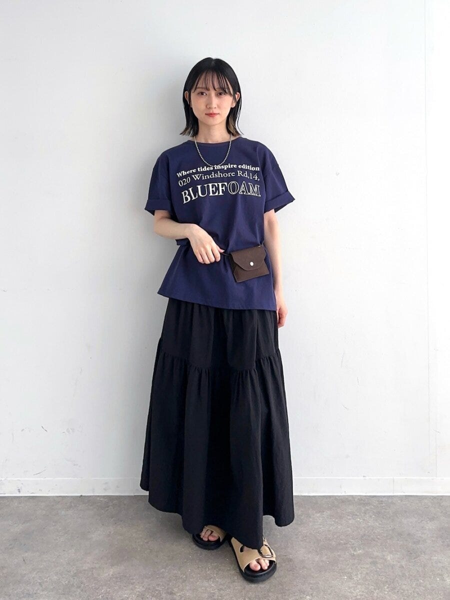 ネイビーT×ブラックティアードスカートコーデ ネイビーT×ブラックティアードスカートコーデ