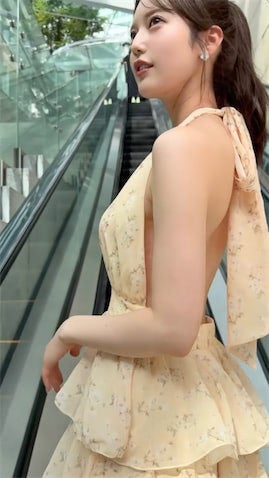 ‟令和の峰不二子” 阿部なつき、背中ガラ空きの大胆ドレス姿に反響「綺麗すぎる」