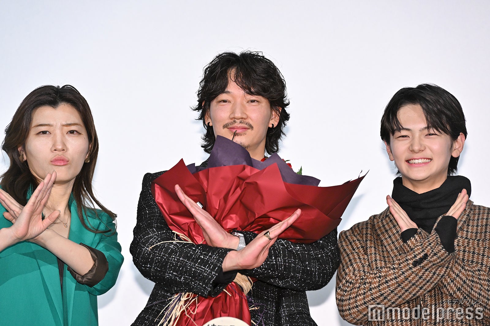 大ヒット御礼舞台挨拶に登壇したヒコロヒー、綾野剛、齋藤潤（C）モデルプレス