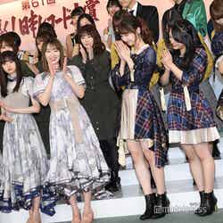 （前列）乃木坂46、AKB48（後列）欅坂46、日向坂46 （C）モデルプレス