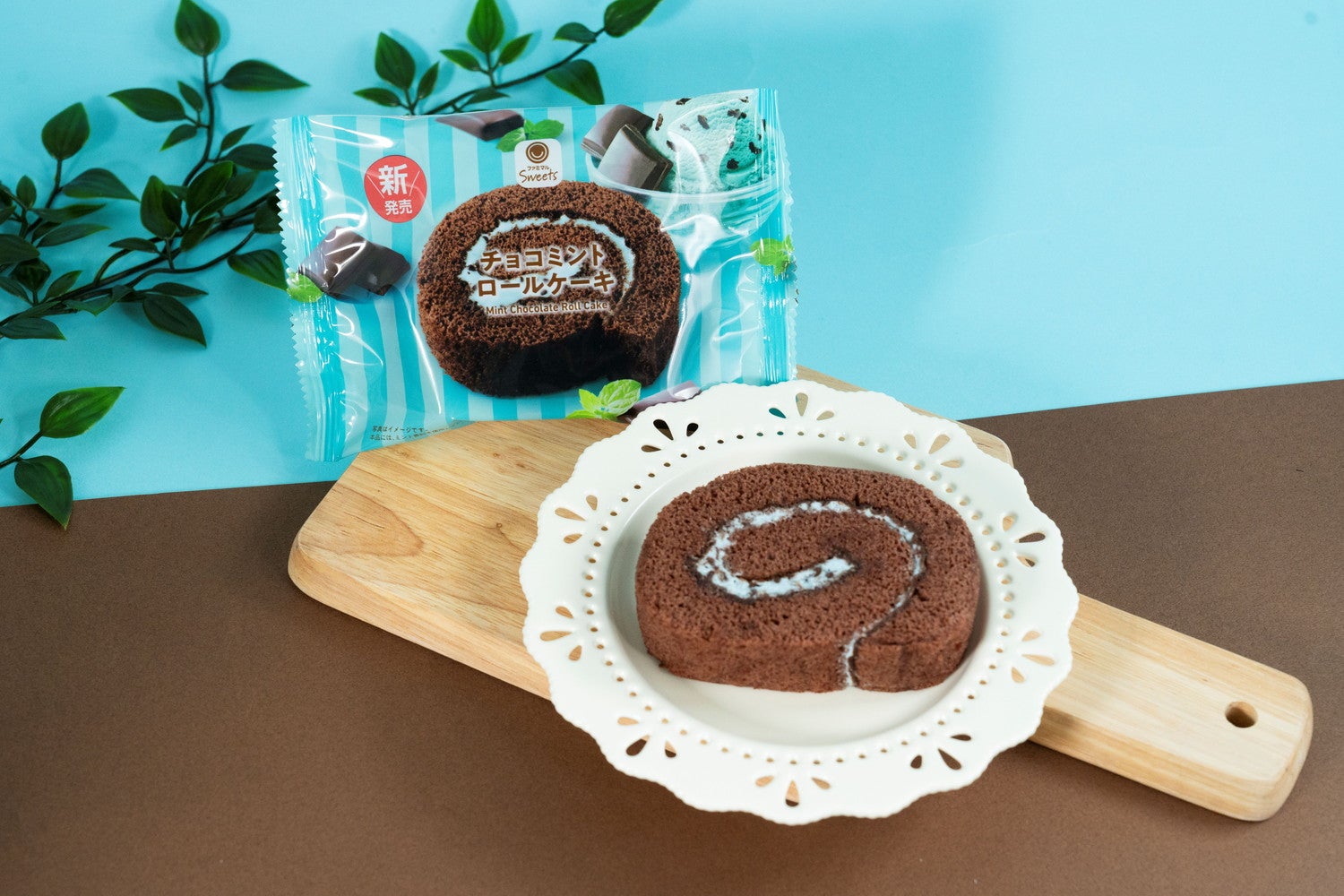 チョコミントロールケーキ（税込180円）（提供写真）