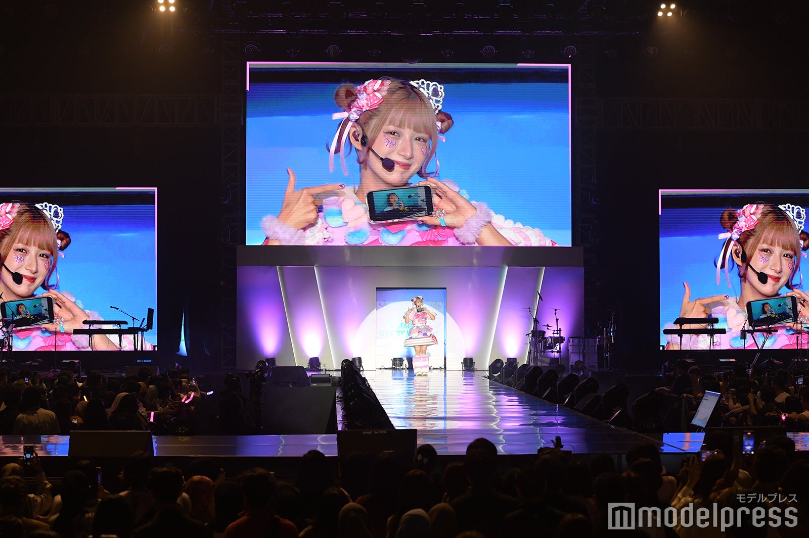 しなこ（C）モデルプレス