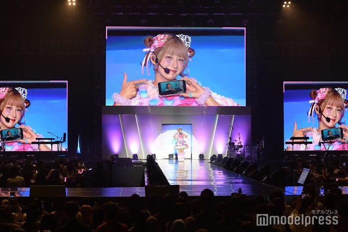 しなこ(C)モデルプレス