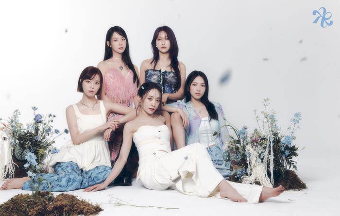 KARA(左から:ヨンジ、スンヨン、ニコル、ギュリ、ジヨン)/2024メインアーティスト写真(提供写真)