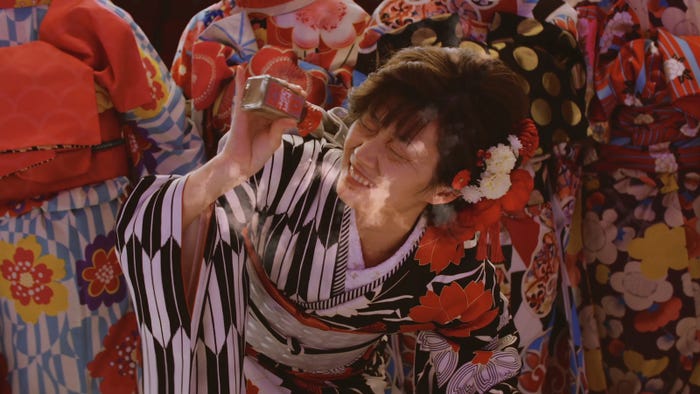 AKB48「逆さ坂」MVより(C)AKS